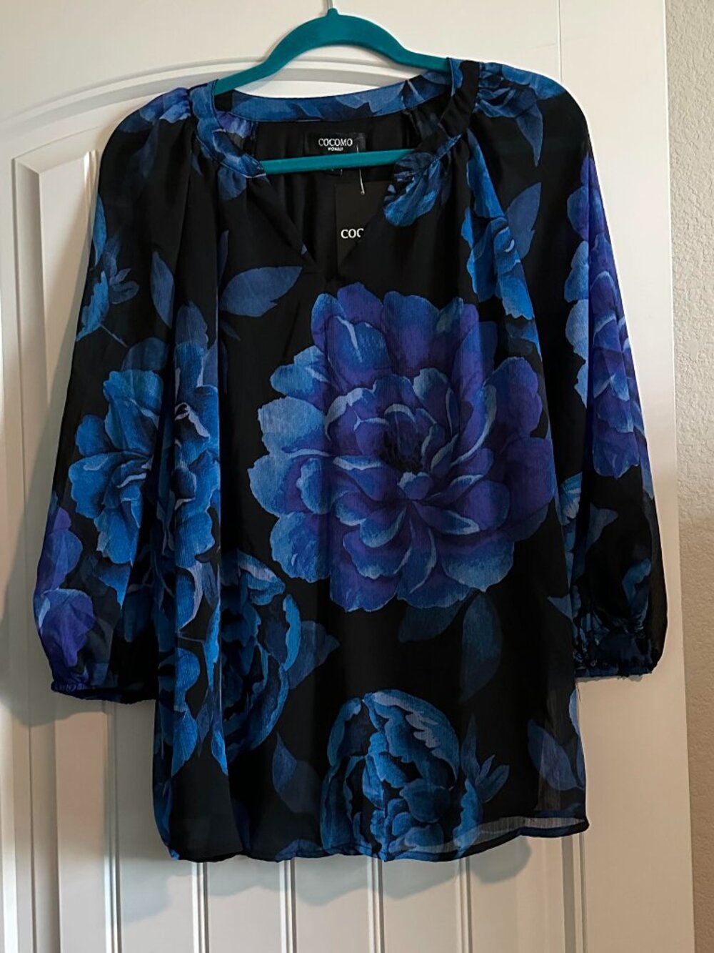 NWT Plus Size Blue Floral V Neck Top 1X